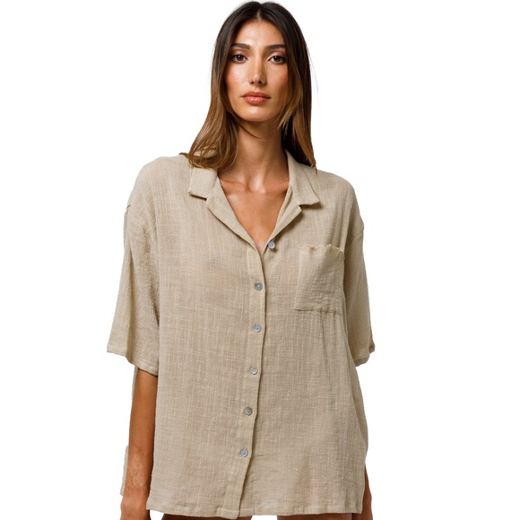 BEACHGOLD Tops - NWT BEACHGOLD Frankie Oversized Short Sleeve Buttondown in Straw - Size XS